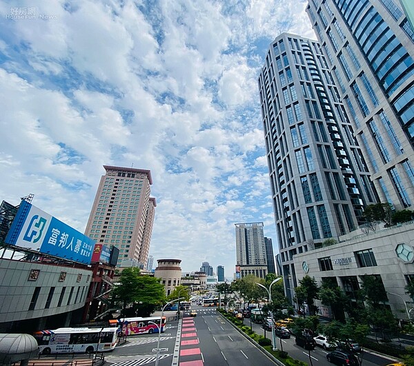 物件距離五鐵共構的新板特區不遠,卻讓信義房屋賤賣了,Y先生痛批,上市公司也會坑殺平民百姓。(圖/好房網News資料照)