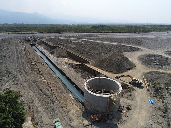 屏東縣政府在林邊溪開發伏流水資源,工程進入尾聲,預計今年6月完工。圖/屏東縣政府提供
