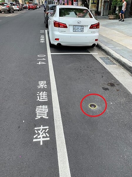 交通局於路邊高停車率、高周轉率的累進、差別費率車格積極佈建地磁設備。圖/台中市政府提供