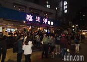 板橋臨洋港最後一晚　現場客人爆滿來吃「最後一餐」