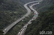 連假首日車多　注意國道6大地雷