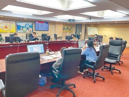 北市鍾佩玲發現,財政局4年來僅成功活化7件房地,質疑財政局未積極推動。(游念育攝)