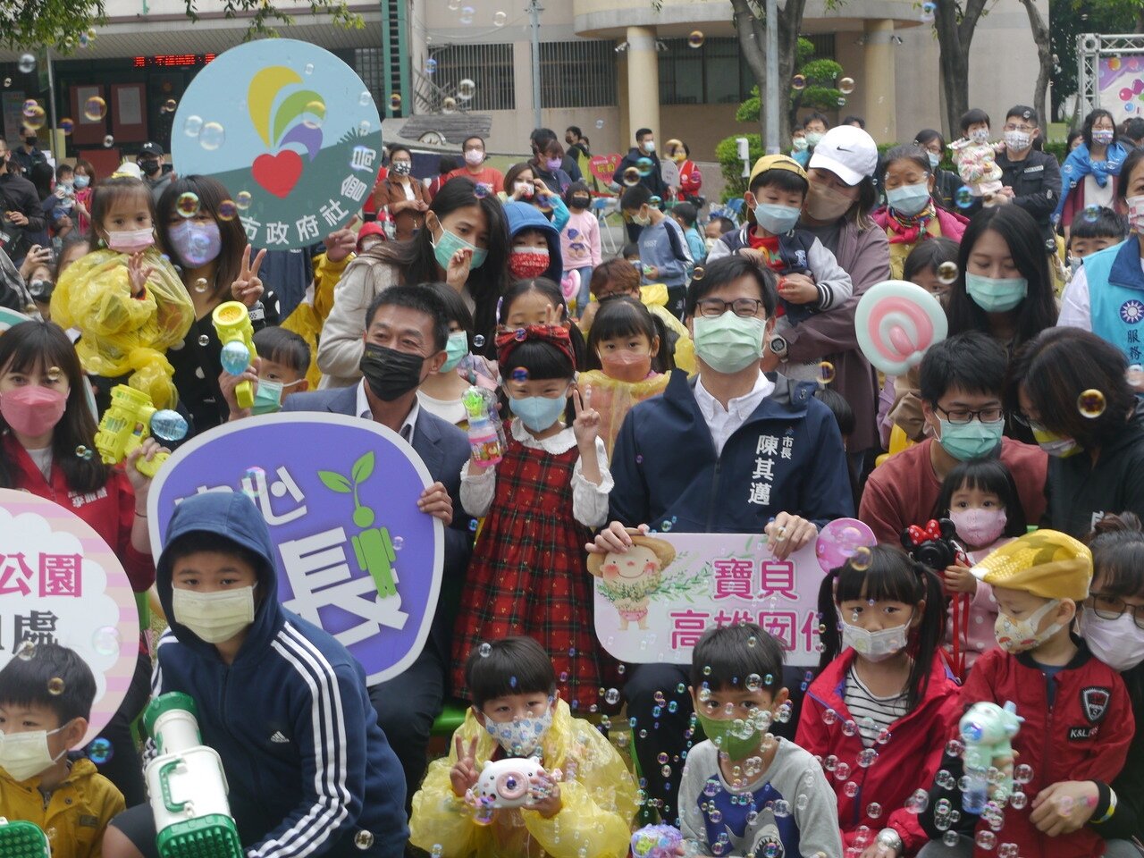 高雄市長陳其邁重申，人行道本來就是應該給行人使用，重大違規會持續執法。記者徐白櫻／攝影 