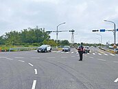 新化停電號誌失靈　警疏導掃墓車隊