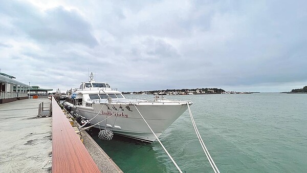 台南市將軍港直航澎湖七美、南方四島的航線，去年因東北季風在冬季停航，隨著澎湖旅遊旺季即將來臨，4月起將陸續開航。（張毓翎攝）