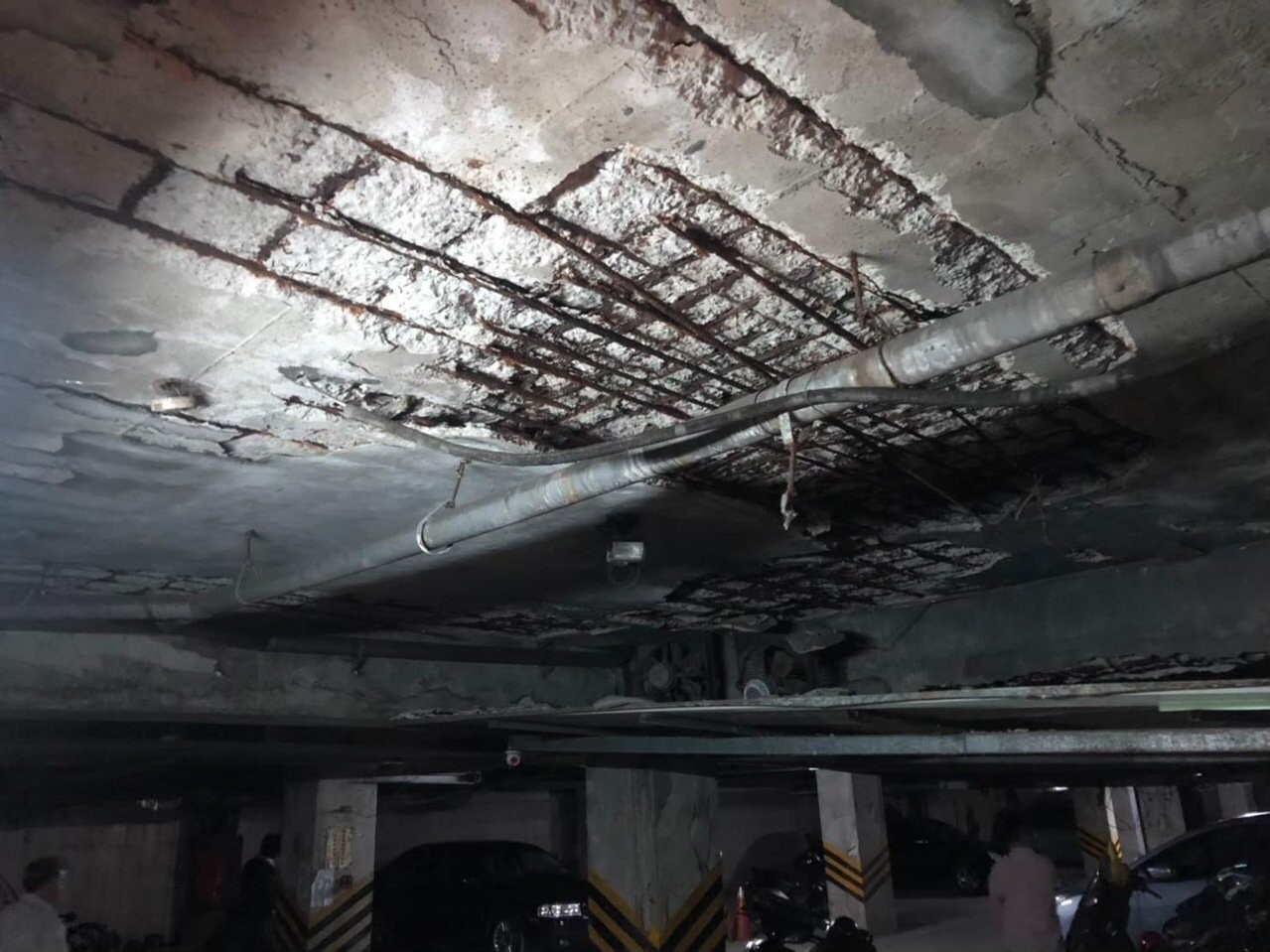 新北市目前列管的海砂屋尚有79件未拆除,為維護居住安全,新北市政府制定「新北市高氯離子鋼筋混凝土建築物處理自治條例」。圖/新北市工務局提供