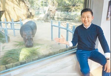 新竹市立動物園今起可在KLOOK、KKday預購門票以及現場LINE Pay,全國12歲以下孩童還可免費入園,市長林智堅歡迎全國親子來玩吧。(陳育賢攝)