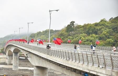 
南橫公路六龜區寶來一號橋3日舉行通車典禮，新橋梁增加抗洪能力。（林瑞益攝）
