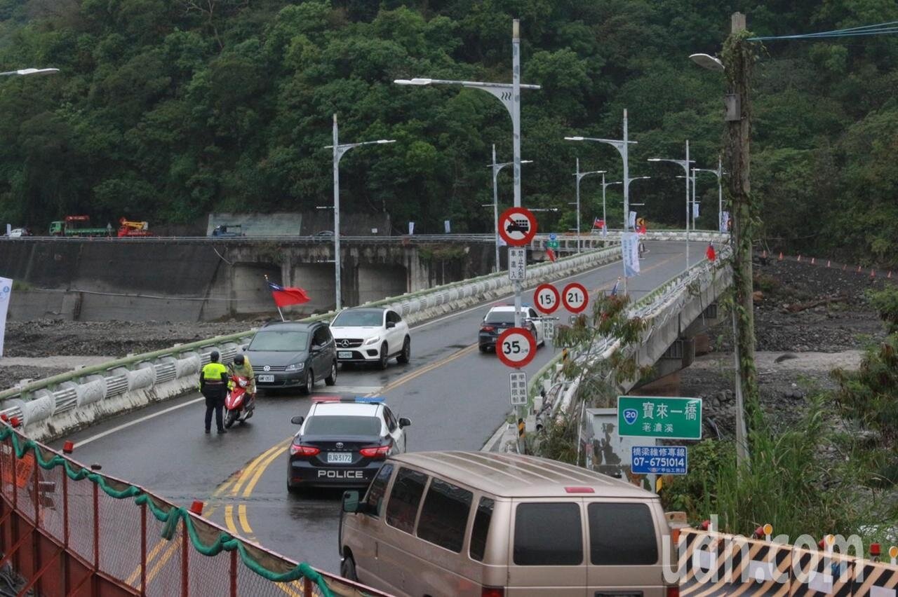 高雄六龜區台20線寶來一橋改建工程完工,今天舉行通車典禮。記者陳弘逸/攝影
