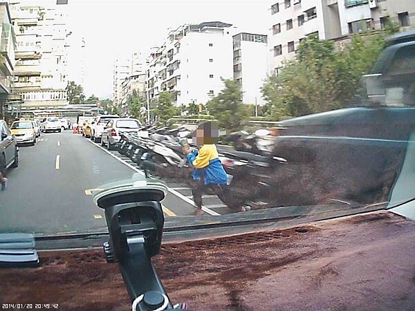 兒童死傷原因第1名是車禍。圖/北市政府警察局交通警察大隊提供