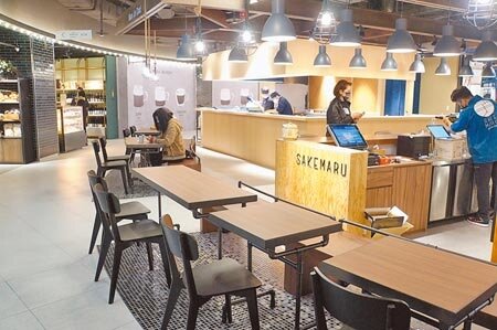 進駐春大直「主廚市場CHEF MARKET」的餐飲品牌全都採Open Kitchen開放式廚房設計。圖∕姚舜