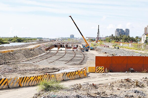 高雄市民代希望新台17線工程盡速推動,方便市區交通,圖為北段工程。(李柏毅服務處提供/林瑞益高雄傳真)