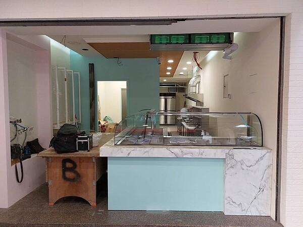 「炸綺來」目前裝潢進度。圖/擷取自張文綺臉書