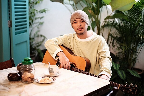 出道15年的黃明志相當用心經營YouTube頻道。圖／亞洲通文創提供