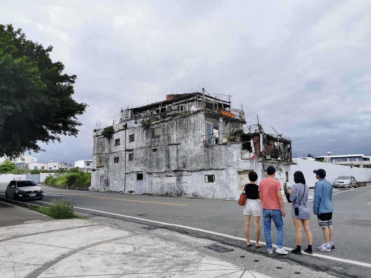 台東小白屋被稱為台東霍爾的移動城堡，是許多遊客假日打卡景點。記者卜敏正／攝影 