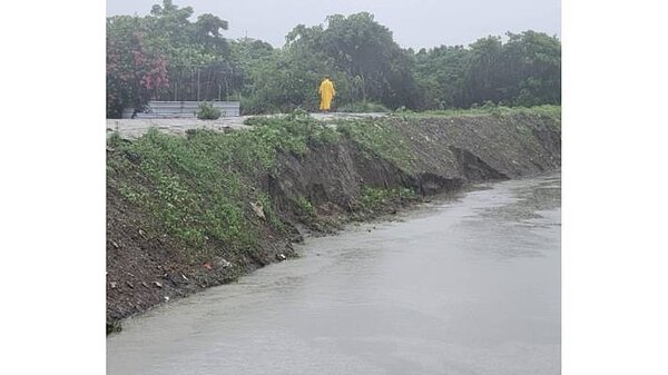 台南菜寮溪護岸復建工程預計今年底完工。圖/台南市政府