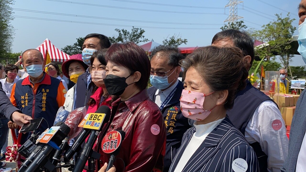 台中市長盧秀燕今天受訪時說，經查證柯文哲違反防疫規定證明確，開罰3000元。記者趙容萱／攝影 