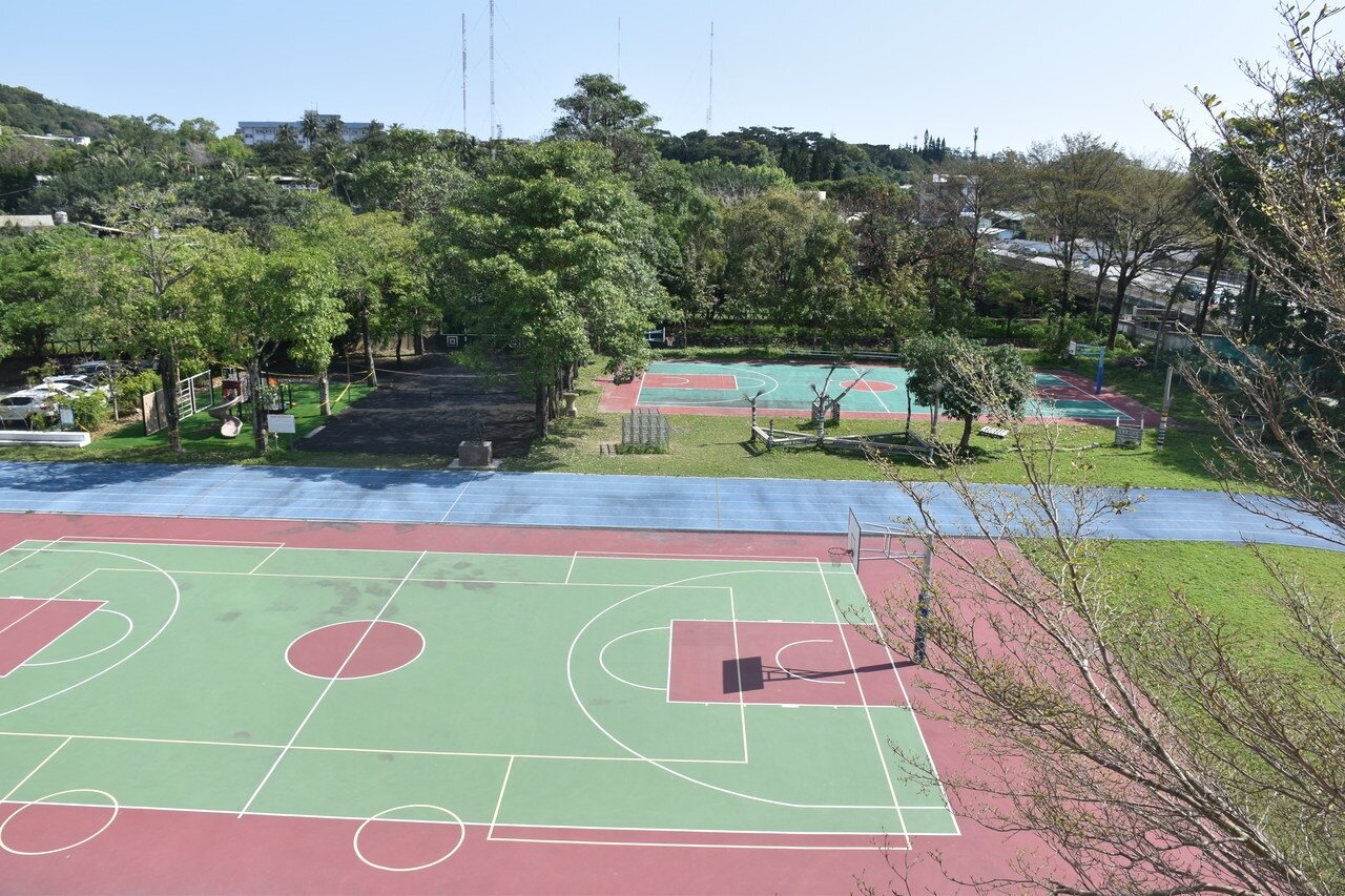 疫情升溫,花蓮縣政府教育處要求各校清消,並不開放校外人士進出校園。記者王思慧/攝影