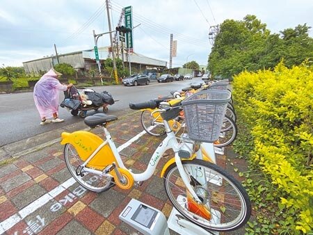 嘉義市在外圍偏郊地區設YouBike站點,推展YouBike2.0公共自行車。(廖素慧攝)