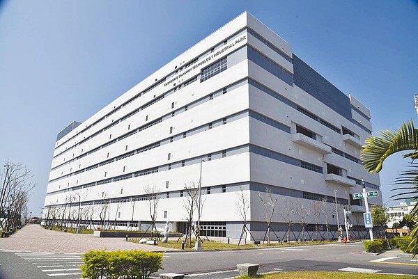 前瞻創新大樓引資百億,為前鎮園區10年更新再造計畫注入活水。圖/經濟部加工出口區管理處提供
