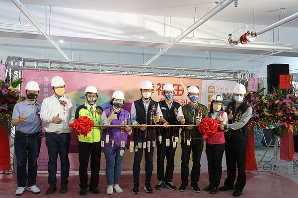 台中市沙鹿區沙田路立體停車場7日上梁,預計將在8月底完工。圖/台中市政府提供