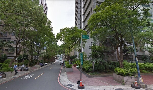 陸光國宅與周遭新建案的價差超過一倍,差距之大讓網友好奇箇中原因。圖/取自google maps
