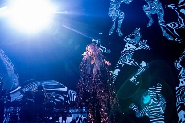 張惠妹上周起在台北小巨蛋展開「ASMR」世界巡演,場場爆滿,今傳出3日第3場有確診足跡。圖/聲動娛樂提供