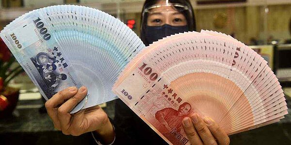 新台幣走貶對美元匯價跌破28.9元,朝向29元整數價位叩關。圖/中時電子報資料照片