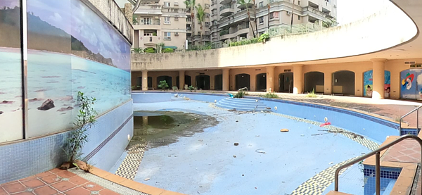 屏東分署將於4月12日舉辦「123拍賣會」,圖為本次最受矚目的不動產標的-東山河社區地下室泳池健身房俱樂部。圖/法務部行政執行署屏東分署提供