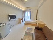 北漂女毀房欠租！她怒控「2物」堆滿屋　網見狀：隔著手機都有味道