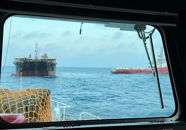 獅子山共和國籍貨輪「KYOTO 1」4月7日於澎湖外海發出遇險信號,目前已尋獲3名韓國罹難船員,尚有3人失蹤,仍持續搜尋中。 (海巡署提供)