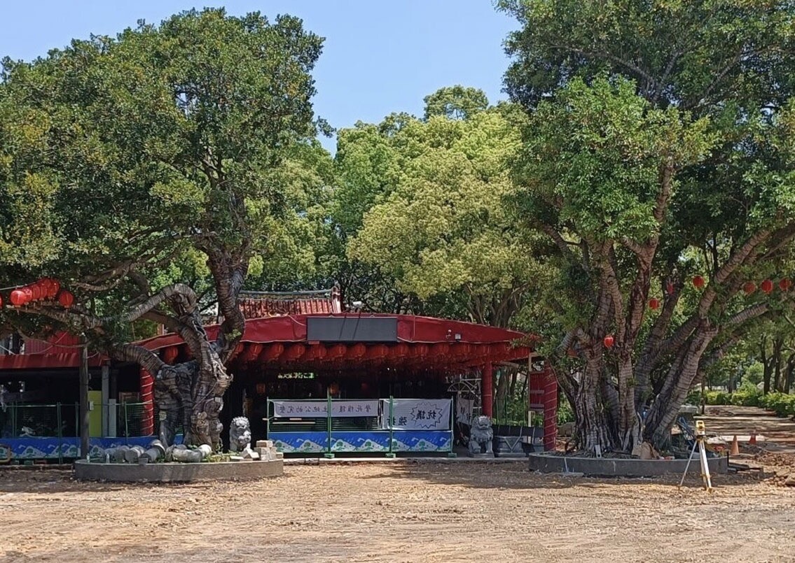 平鎮區平南民俗文化公園的福星宮土地廟占用公有地面臨拆除，市議員請命保留，地方意見不一。記者曾增勳／攝影 