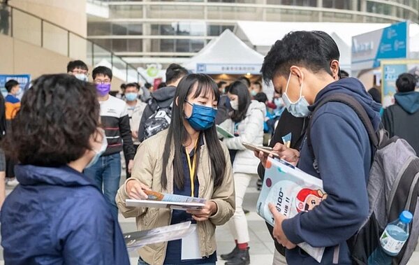 桃園市勞動局表示,希望求職者可以多注意就服處官網徵才資訊。圖/勞動局提供