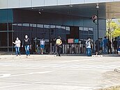 台南菸廠1員工確診　急召399人採檢