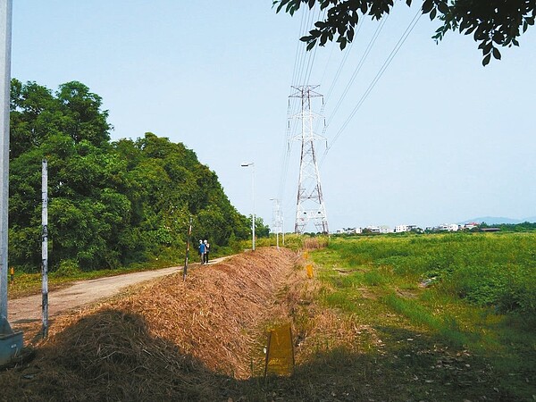 高雄橋頭科學園區目前仍是一片荒地,地方居民擔心動土不動工。圖/聯合報資料照片