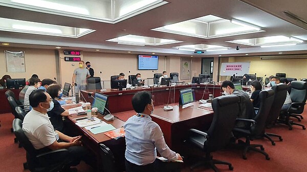 財建委員會議員質疑,北市府推動智慧城市,推出各項智慧城市專案,但1999專案在執行後才進行相關個資保護對策研究招標,審查機制「先上車後補票」。記者楊正海/攝影