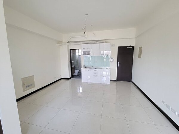 他想買這套房開窗見雙煞？　釣出在地人批：別鬧了 700萬買這太貴...