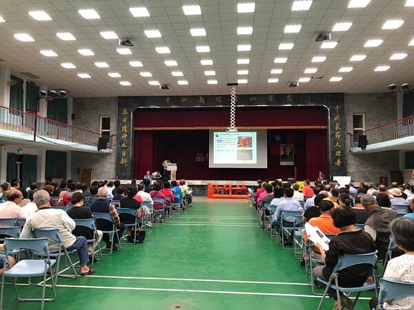 台南市府水利局全力推動汙水下道建設，舉辦說明會。圖／台南市府提供