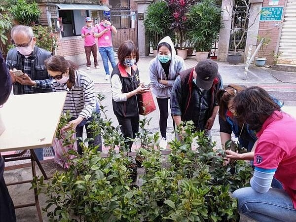 天祿里植樹月贈苗活動。圖/截自臉書粉專「天母樂生活 X 有你有我」