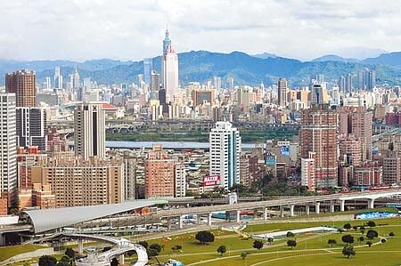 
國產署設定地上權底價大約是市價的3到7成，業者出手仍相當划算，期待首批地上權標脫率能達5成。圖中建物非本次地上權案。（本報資料照片）
