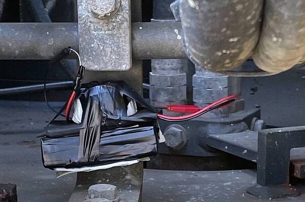 陳姓男子去年在中華路一處工地埋炸彈，要求工地分潤土方生意，警方逮捕陳嫌後，日前循線追出幕後張姓主嫌。記者廖炳棋／翻攝
