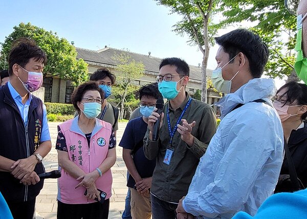 台中市政府建設局與交通局到進德路會勘,研議如何增加停車空間。圖/邱素貞提供