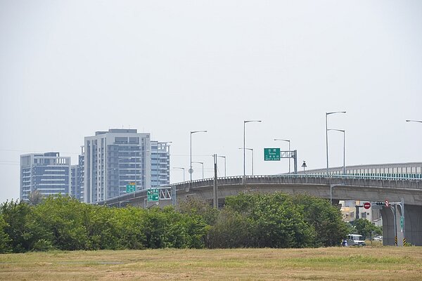 台86線穿越台南市南區喜樹、灣裡,帶動兩旁發展,房地產揚起。記者鄭惠仁/攝影