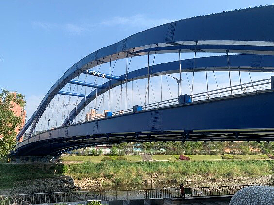 八安大橋防蝕塗漆上新裝。圖/新北市工務局提供