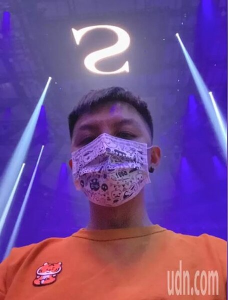 藝人曾瑋中被爆綜藝大集合錄影確診者，篩檢陽性過程、南部足跡曝光。圖／翻攝自曾瑋中臉書