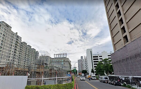 台中市府大車站計畫行之有成,舊城區面貌煥然一新,前站、後站分別以六期商業特區及台糖湖濱城為核心,未來商業發展及房市熱度很受矚目。區域示意圖/google map