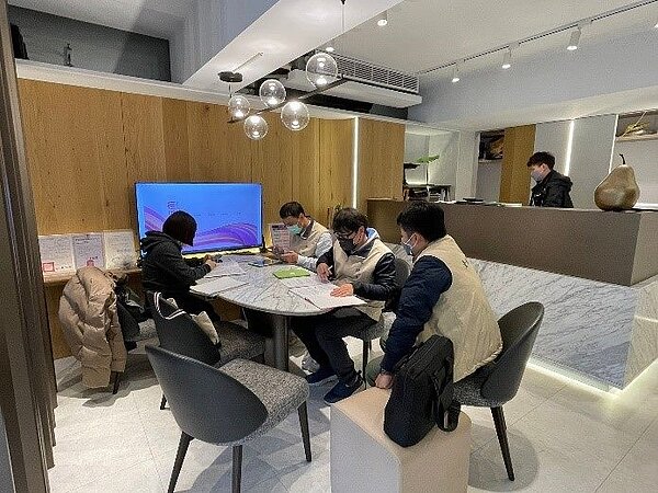 台北市地政局於三月底進行預售屋稽查。圖/北市地政局提供