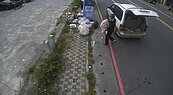 舊衣回收箱成垃圾場　台東縣祭科技執法開罰