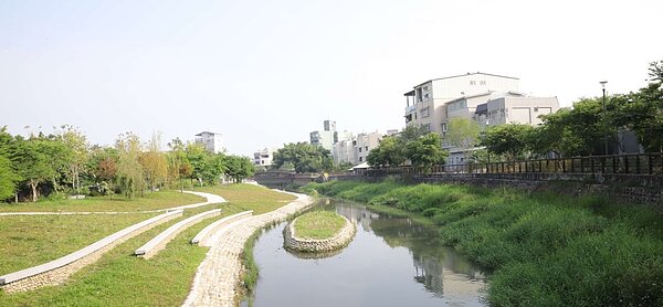 雲林溪上中下游汙水截流工程已全數完工,中游掀蓋段環境景觀工程也初步完成。圖/雲林縣府提供
