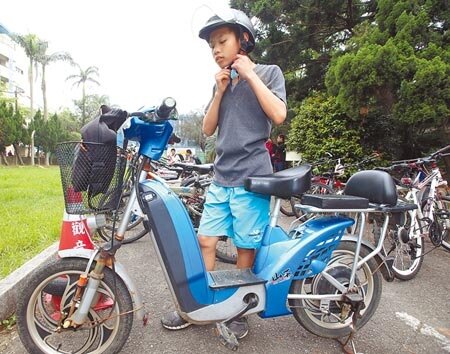 電動自行車納管,掛牌投保才能上路。(本報資料照片)